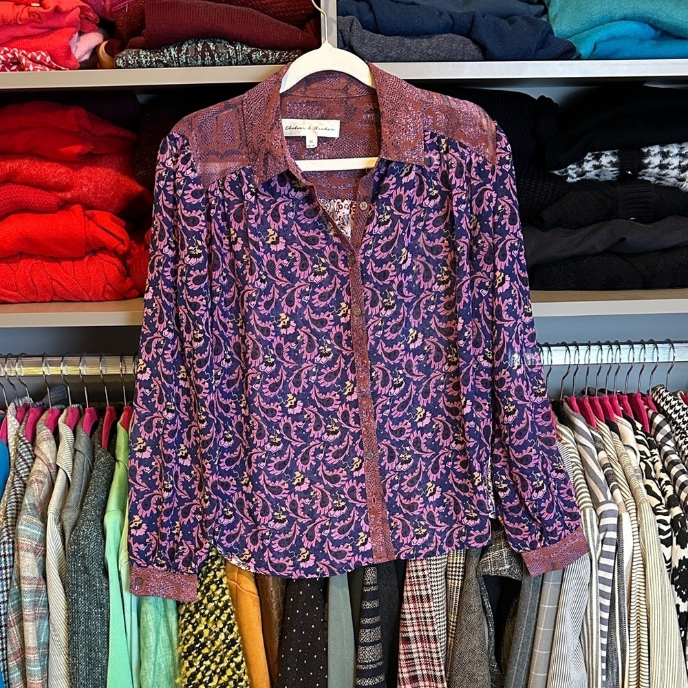 Chelsea & Theodore purple/maroon print long sleeve button down blouse size XS